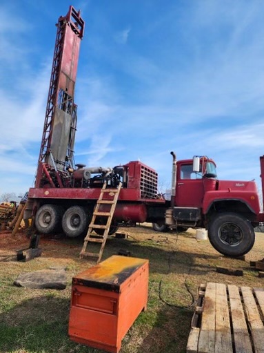 image000002 Side view of the 1980 Schramm T64-66 Drilling Rig